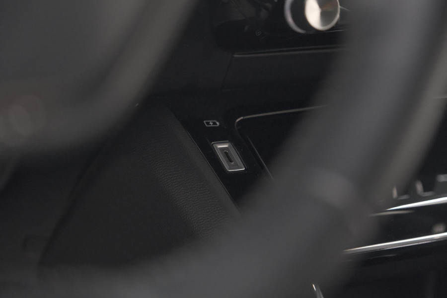 Peugeot 2008 PureTech 130 EAT8 Allure Pack | Trekhaak | Camera | Navigatie | Parkeersensoren | Stoelverwarming