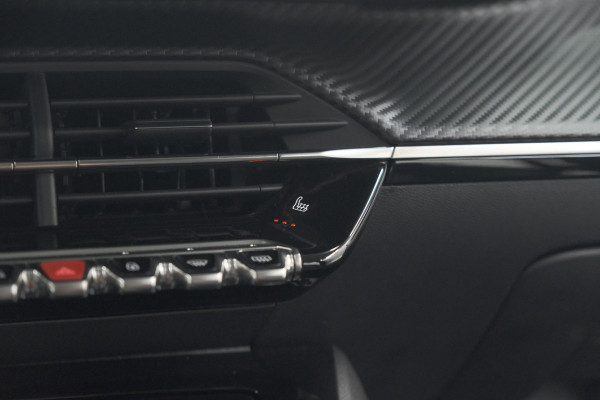 Peugeot 2008 PureTech 130 EAT8 Allure Pack | Trekhaak | Camera | Navigatie | Parkeersensoren | Stoelverwarming