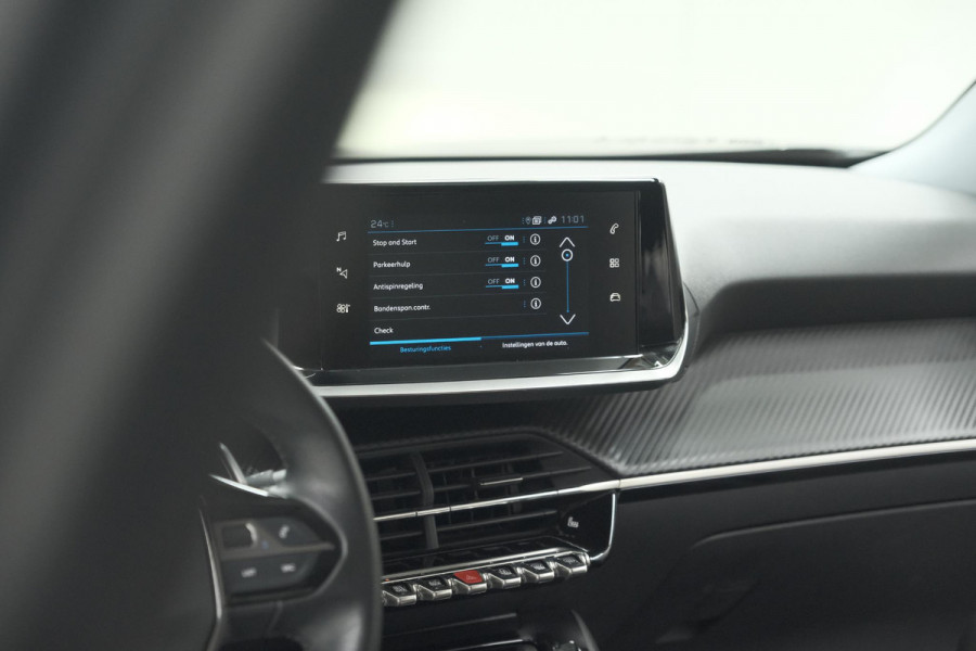 Peugeot 2008 PureTech 130 EAT8 Allure Pack | Trekhaak | Camera | Navigatie | Parkeersensoren | Stoelverwarming