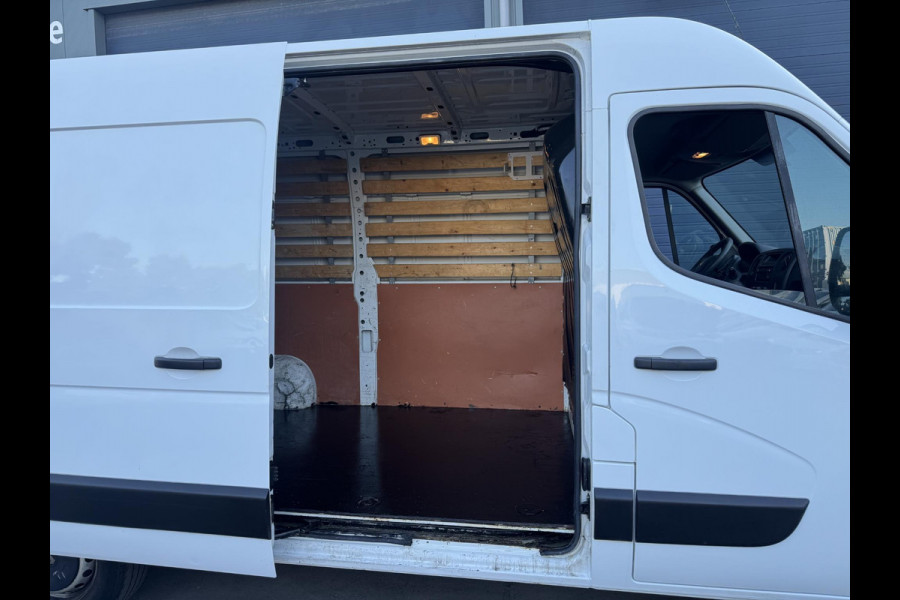 Renault Master T35 2.3 dCi L2H2 LAADKLEP / AIRCO / CRUISE CONTROLE / N.A.P / EURO 6