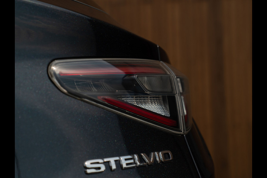 Alfa Romeo Stelvio 2.2 JTD AWD Veloce 210pk MY24 | Pano-dak | Matrix-LED | Veloce stoelen | Elektr. trekhaak