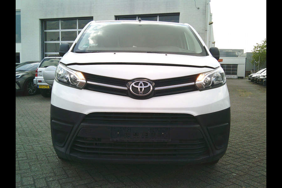 Toyota ProAce Worker 1.5 D-4D Comfort German fahrzeugbrief!!!!!!!!Damages on the exterior ,rondom beschadigingen.
