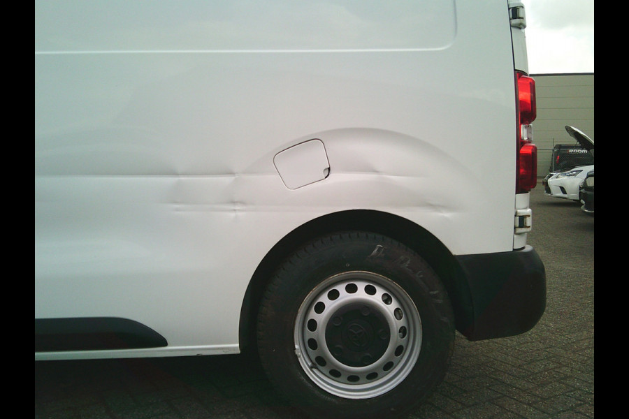 Toyota ProAce Worker 1.5 D-4D Comfort German fahrzeugbrief!!!!!!!!Damages on the exterior ,rondom beschadigingen.