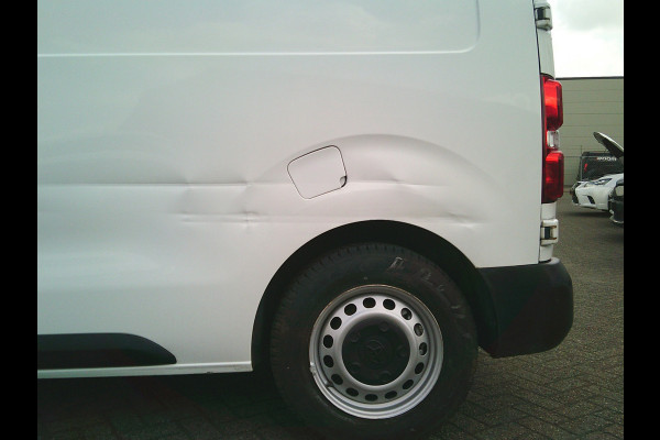 Toyota ProAce Worker 1.5 D-4D Comfort German fahrzeugbrief!!!!!!!!Damages on the exterior ,rondom beschadigingen.
