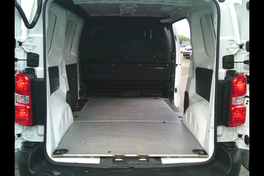 Toyota ProAce Worker 1.5 D-4D Comfort German fahrzeugbrief!!!!!!!!Damages on the exterior ,rondom beschadigingen.