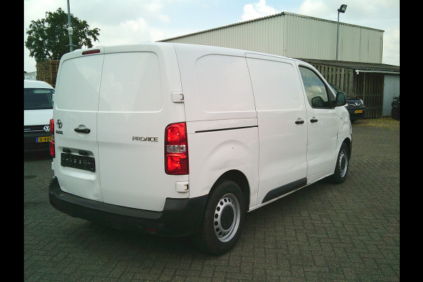 Toyota ProAce Worker 1.5 D-4D Comfort German fahrzeugbrief!!!!!!!!Damages on the exterior ,rondom beschadigingen.