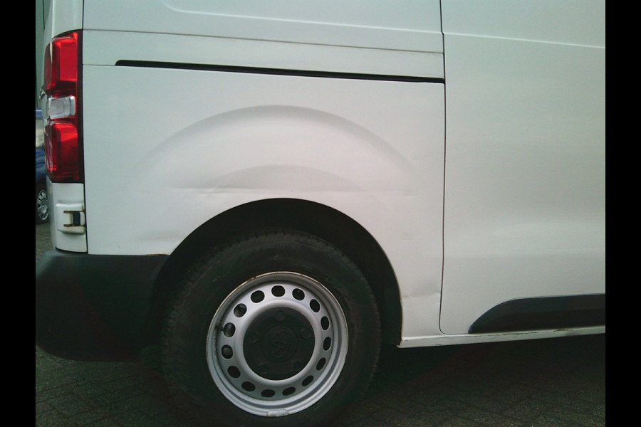 Toyota ProAce Worker 1.5 D-4D Comfort German fahrzeugbrief!!!!!!!!Damages on the exterior ,rondom beschadigingen.