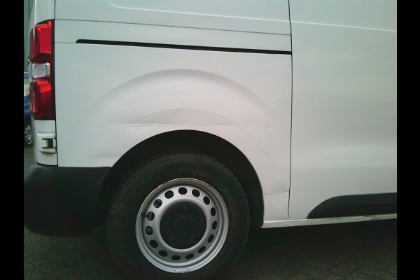 Toyota ProAce Worker 1.5 D-4D Comfort German fahrzeugbrief!!!!!!!!Damages on the exterior ,rondom beschadigingen.