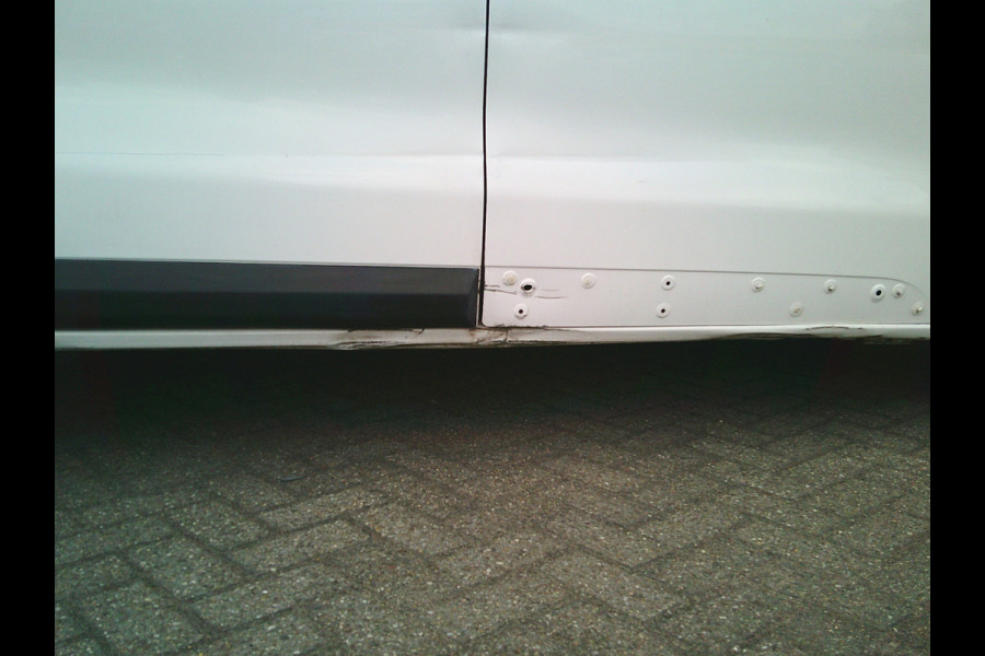 Toyota ProAce Worker 1.5 D-4D Comfort German fahrzeugbrief!!!!!!!!Damages on the exterior ,rondom beschadigingen.
