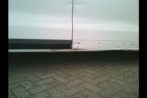 Toyota ProAce Worker 1.5 D-4D Comfort German fahrzeugbrief!!!!!!!!Damages on the exterior ,rondom beschadigingen.