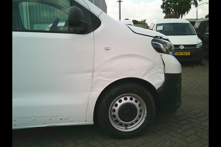 Toyota ProAce Worker 1.5 D-4D Comfort German fahrzeugbrief!!!!!!!!Damages on the exterior ,rondom beschadigingen.