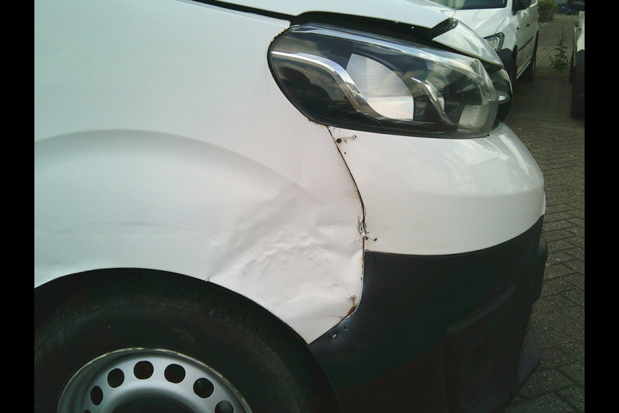 Toyota ProAce Worker 1.5 D-4D Comfort German fahrzeugbrief!!!!!!!!Damages on the exterior ,rondom beschadigingen.