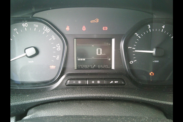 Toyota ProAce Worker 1.5 D-4D Comfort German fahrzeugbrief!!!!!!!!Damages on the exterior ,rondom beschadigingen.