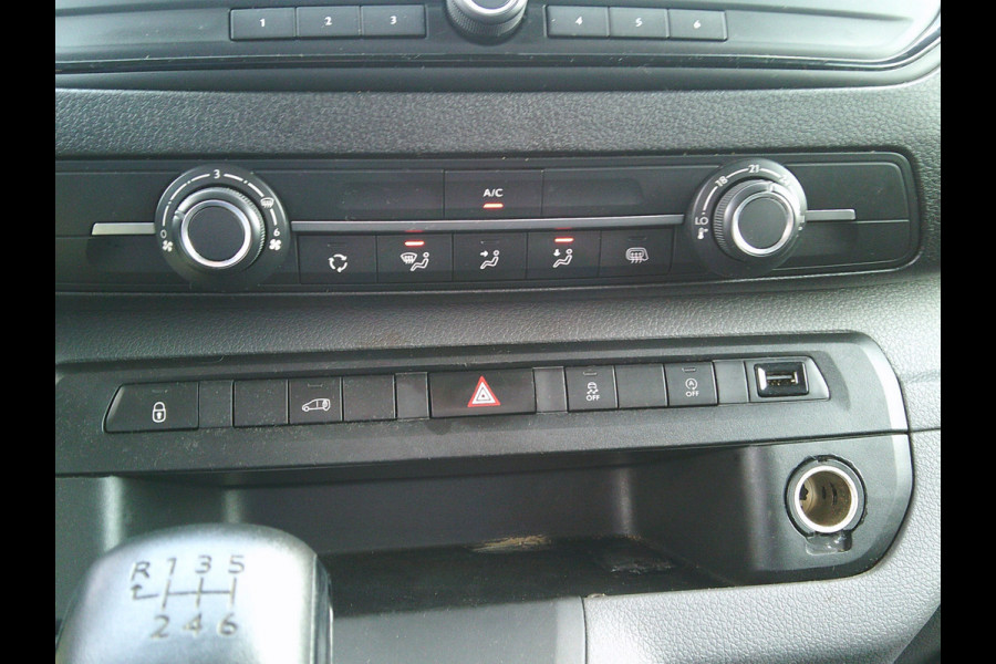 Toyota ProAce Worker 1.5 D-4D Comfort German fahrzeugbrief!!!!!!!!Damages on the exterior ,rondom beschadigingen.