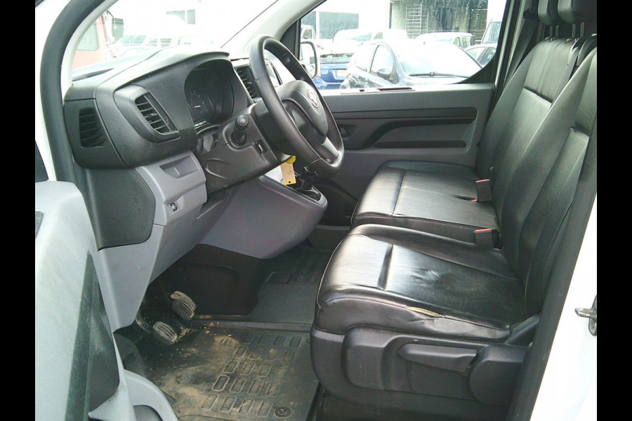 Toyota ProAce Worker 1.5 D-4D Comfort German fahrzeugbrief!!!!!!!!Damages on the exterior ,rondom beschadigingen.