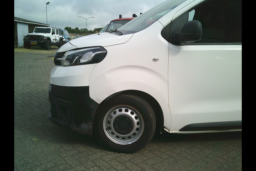 Toyota ProAce Worker 1.5 D-4D Cool Comfort German fahrzeugbrief!!!!!!!!Damages on the exterior ,rondom beschadigingen.