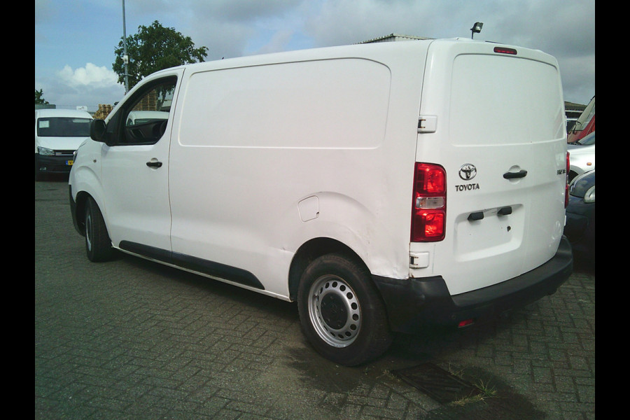 Toyota ProAce Worker 1.5 D-4D Cool Comfort German fahrzeugbrief!!!!!!!!Damages on the exterior ,rondom beschadigingen.