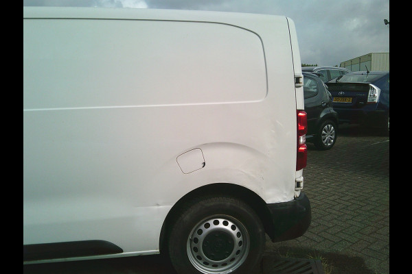 Toyota ProAce Worker 1.5 D-4D Cool Comfort German fahrzeugbrief!!!!!!!!Damages on the exterior ,rondom beschadigingen.