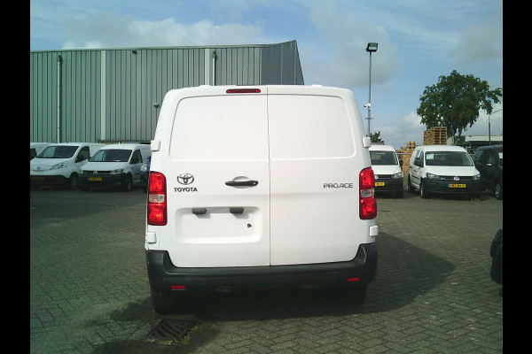 Toyota ProAce Worker 1.5 D-4D Cool Comfort German fahrzeugbrief!!!!!!!!Damages on the exterior ,rondom beschadigingen.
