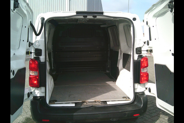 Toyota ProAce Worker 1.5 D-4D Cool Comfort German fahrzeugbrief!!!!!!!!Damages on the exterior ,rondom beschadigingen.