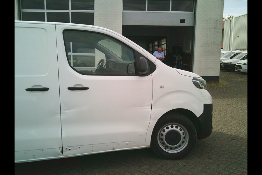 Toyota ProAce Worker 1.5 D-4D Cool Comfort German fahrzeugbrief!!!!!!!!Damages on the exterior ,rondom beschadigingen.