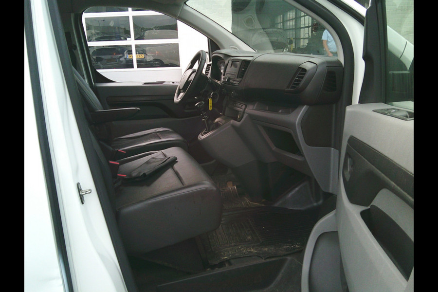 Toyota ProAce Worker 1.5 D-4D Cool Comfort German fahrzeugbrief!!!!!!!!Damages on the exterior ,rondom beschadigingen.