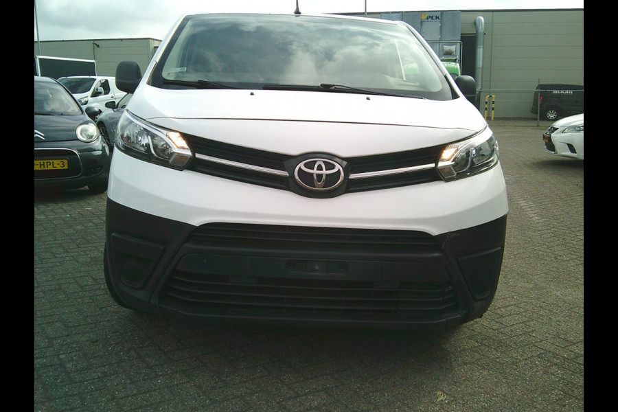 Toyota ProAce Worker 1.5 D-4D Cool Comfort German fahrzeugbrief!!!!!!!!Damages on the exterior ,rondom beschadigingen.