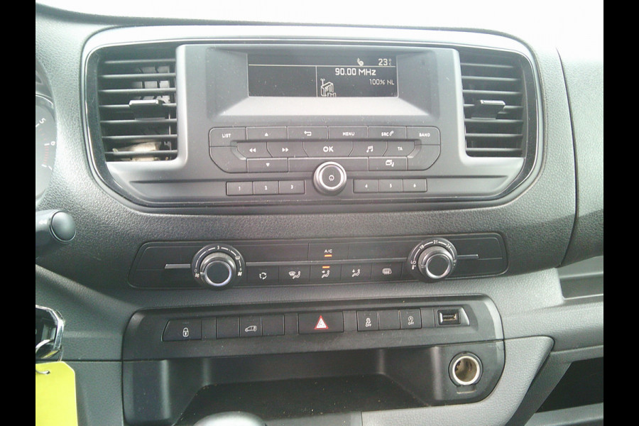 Toyota ProAce Worker 1.5 D-4D Cool Comfort German fahrzeugbrief!!!!!!!!Damages on the exterior ,rondom beschadigingen.