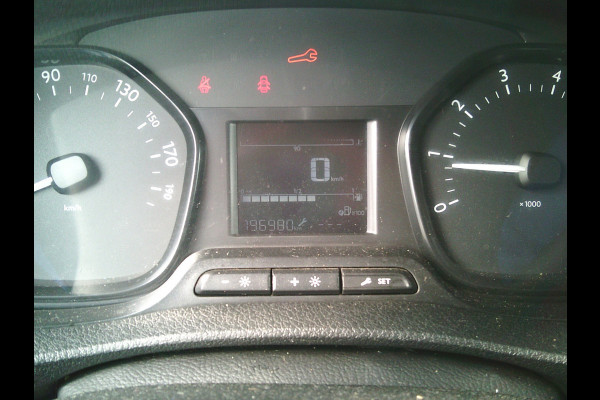 Toyota ProAce Worker 1.5 D-4D Cool Comfort German fahrzeugbrief!!!!!!!!Damages on the exterior ,rondom beschadigingen.