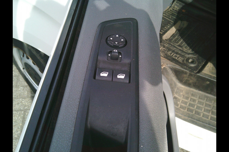 Toyota ProAce Worker 1.5 D-4D Cool Comfort German fahrzeugbrief!!!!!!!!Damages on the exterior ,rondom beschadigingen.