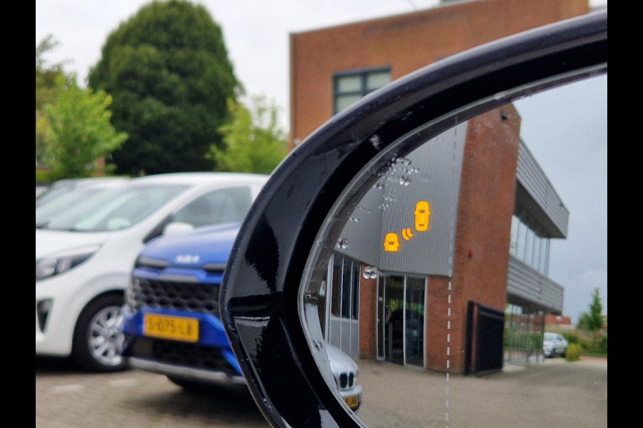 Kia e-Niro ExecutiveLine 64 kWh | 1e Eigenaar | Open Dak | LED | RMC Trekhaak | JBL | Stoelventilatie |
