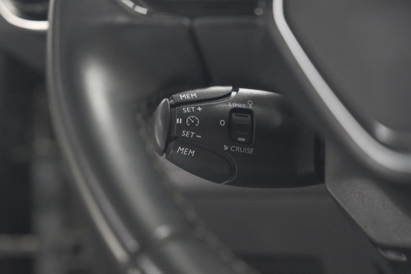 Peugeot 3008 PureTech 130 EAT8 Blue Lease Premium | Camera | Elektronische Kofferklep | Dodehoekdetectie | Navigatie