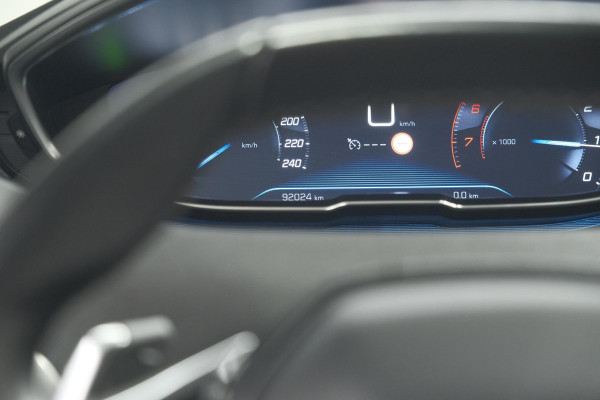 Peugeot 3008 PureTech 130 EAT8 Blue Lease Premium | Camera | Elektronische Kofferklep | Dodehoekdetectie | Navigatie