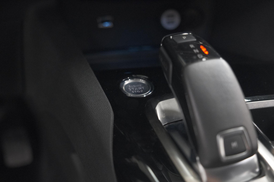 Peugeot 3008 PureTech 130 EAT8 Blue Lease Premium | Camera | Elektronische Kofferklep | Dodehoekdetectie | Navigatie