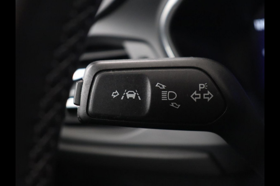 Ford Focus 1.0 EcoBoost Hybrid Titanium X | Stoel & stuurverwarming | Camera | Trekhaak | Carplay | Digital Cockpit | Full LED | Keyless