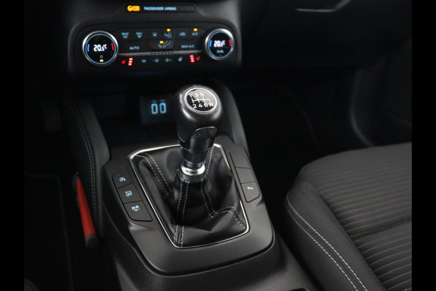 Ford Focus 1.0 EcoBoost Hybrid Titanium X | Stoel & stuurverwarming | Camera | Trekhaak | Carplay | Digital Cockpit | Full LED | Keyless