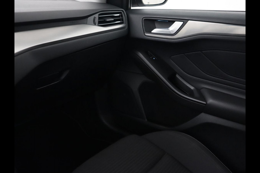 Ford Focus 1.0 EcoBoost Hybrid Titanium X | Stoel & stuurverwarming | Camera | Trekhaak | Carplay | Digital Cockpit | Full LED | Keyless