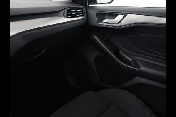 Ford Focus 1.0 EcoBoost Hybrid Titanium X | Stoel & stuurverwarming | Camera | Trekhaak | Carplay | Digital Cockpit | Full LED | Keyless