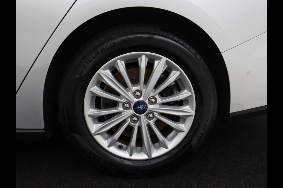 Ford Focus 1.0 EcoBoost Hybrid Titanium X | Stoel & stuurverwarming | Camera | Trekhaak | Carplay | Digital Cockpit | Full LED | Keyless