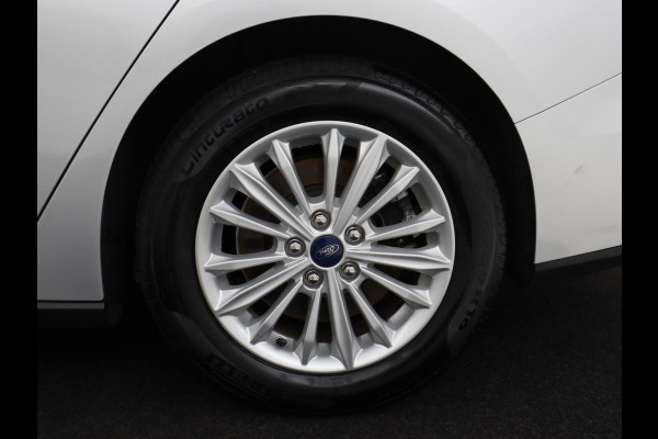 Ford Focus 1.0 EcoBoost Hybrid Titanium X | Stoel & stuurverwarming | Camera | Trekhaak | Carplay | Digital Cockpit | Full LED | Keyless