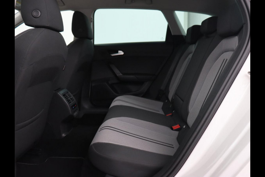 Seat Leon 1.5 TSI Style Launch Edition | Trekhaak | Camera | Adaptive cruise | Carplay | Parkeerhulp | Navigatie | Full LED