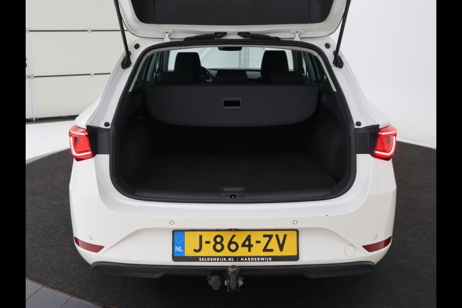 Seat Leon 1.5 TSI Style Launch Edition | Trekhaak | Camera | Adaptive cruise | Carplay | Parkeerhulp | Navigatie | Full LED