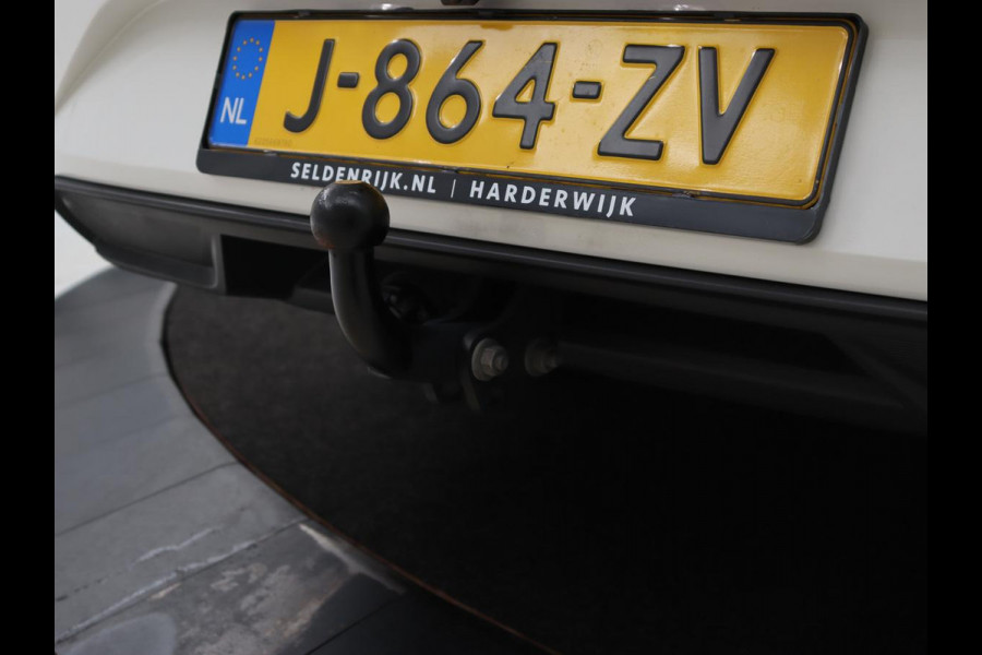 Seat Leon 1.5 TSI Style Launch Edition | Trekhaak | Camera | Adaptive cruise | Carplay | Parkeerhulp | Navigatie | Full LED