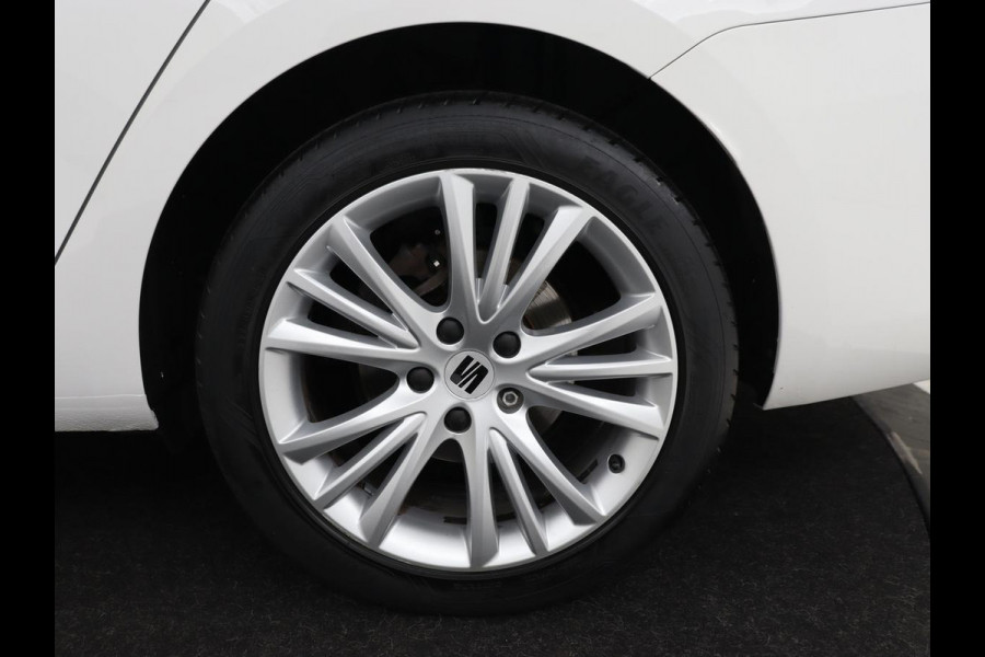 Seat Leon 1.5 TSI Style Launch Edition | Trekhaak | Camera | Adaptive cruise | Carplay | Parkeerhulp | Navigatie | Full LED