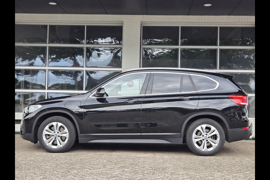 BMW X1 xDrive25e eDrive Edition | LEDER | HEAD UP | ELEKTR. KOFFERKLEP | TREKHAAK | CAMERA | LED KOPLAMPEN |