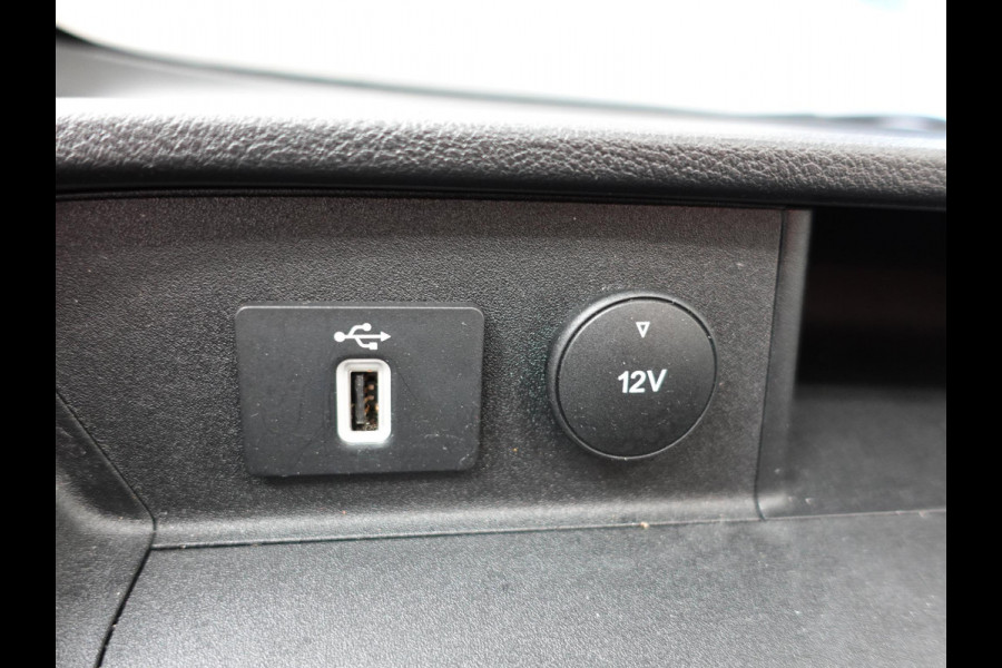 Ford Transit Custom 130pk Automaat L2H1 Trend Dubbele cabine Navigatie Cruise control Camera Parkeersensoren Imperiaal Airco Trekhaak