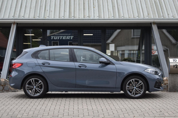BMW 1-serie 116i Sportline | CAMERA | APPLE CARPLAY | ANDROID AUTO | NAP | DEALER ONDERHOUDEN