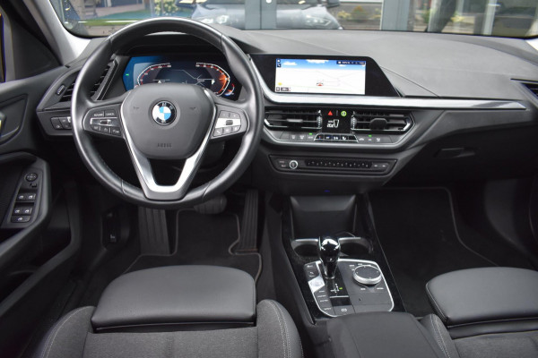 BMW 1-serie 116i Sportline | CAMERA | APPLE CARPLAY | ANDROID AUTO | NAP | DEALER ONDERHOUDEN