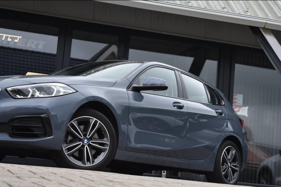 BMW 1-serie 116i Sportline | CAMERA | APPLE CARPLAY | ANDROID AUTO | NAP | DEALER ONDERHOUDEN
