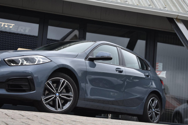 BMW 1-serie 116i Sportline | CAMERA | APPLE CARPLAY | ANDROID AUTO | NAP | DEALER ONDERHOUDEN